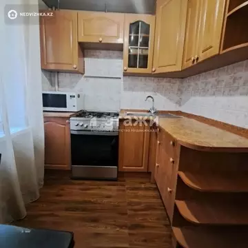3-комнатная квартира, этаж 1 из 4, 60 м², на длительный срок