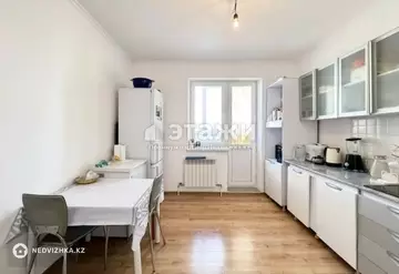 3-комнатная квартира, этаж 8 из 9, 93 м²