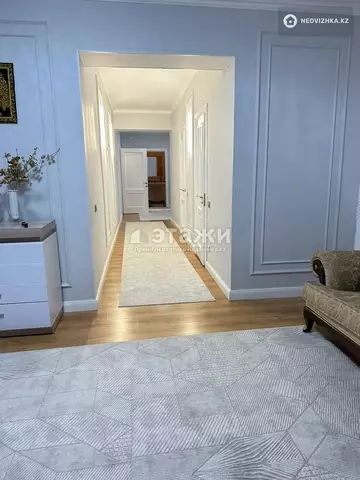 4-комнатная квартира, этаж 9 из 10, 169 м²