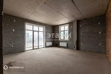 3-комнатная квартира, этаж 3 из 7, 213 м²