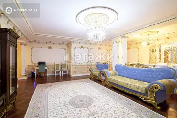 5-комнатная квартира, этаж 8 из 13, 220 м²