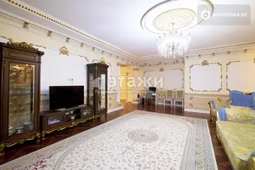 5-комнатная квартира, этаж 8 из 13, 220 м²