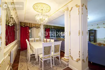 5-комнатная квартира, этаж 8 из 13, 220 м²