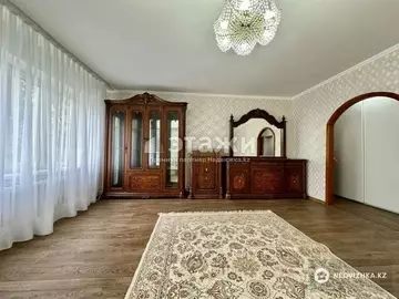 3-комнатная квартира, этаж 4 из 5, 82 м²