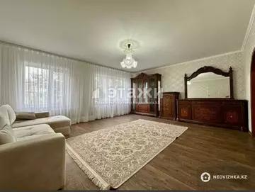 3-комнатная квартира, этаж 4 из 5, 82 м²