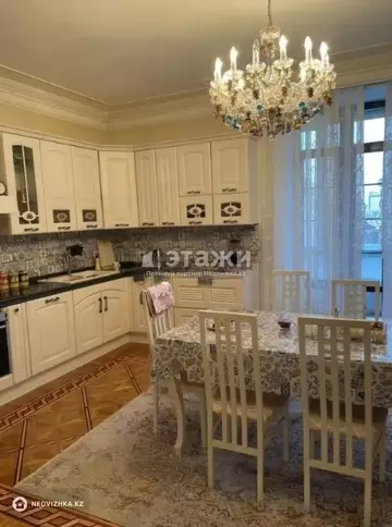 6-комнатная квартира, этаж 5 из 5, 427 м²