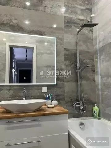 2-комнатная квартира, этаж 9 из 9, 60 м²