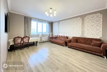 3-комнатная квартира, этаж 4 из 10, 100 м²