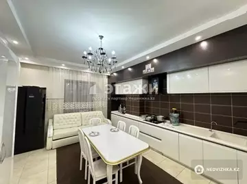 4-комнатная квартира, этаж 4 из 6, 223 м²