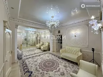 4-комнатная квартира, этаж 4 из 6, 223 м²