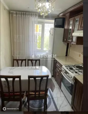 3-комнатная квартира, этаж 4 из 5, 64 м²
