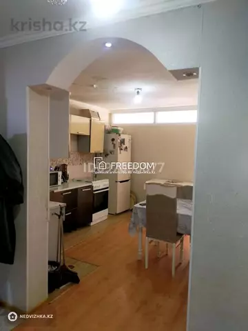 3-комнатная квартира, этаж 1 из 13, 80 м²