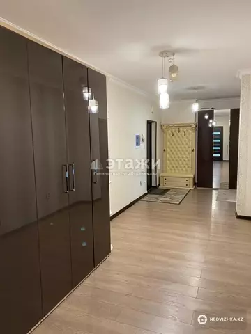 2-комнатная квартира, этаж 11 из 20, 96 м²