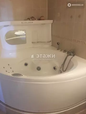4-комнатная квартира, этаж 10 из 12, 138 м²