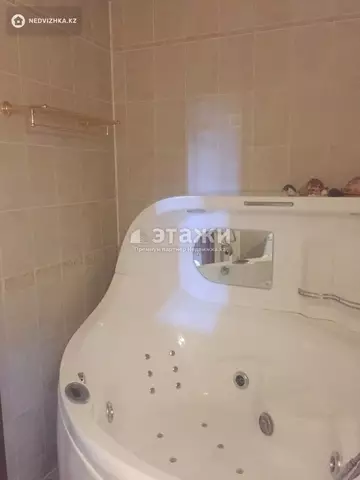 4-комнатная квартира, этаж 10 из 12, 138 м²