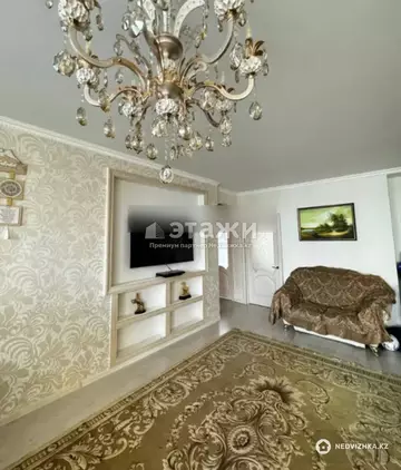 4-комнатная квартира, этаж 4 из 9, 100 м²