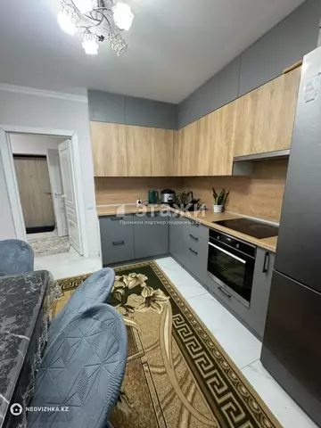 2-комнатная квартира, этаж 2 из 10, 62 м²
