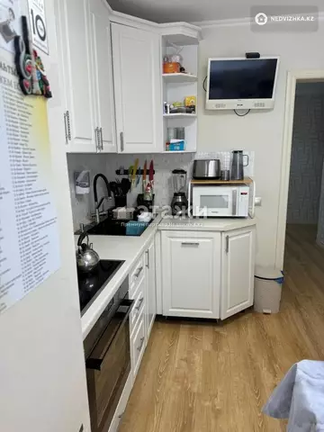 3-комнатная квартира, этаж 2 из 10, 80 м²