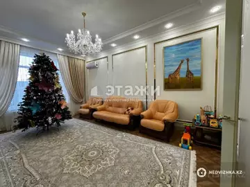 4-комнатная квартира, этаж 1 из 8, 139 м²