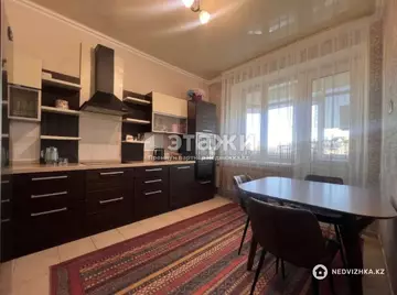 2-комнатная квартира, этаж 4 из 5, 80 м²