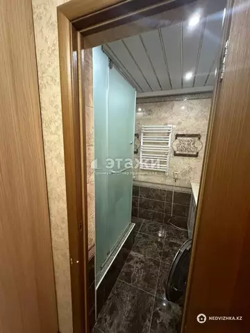 2-комнатная квартира, этаж 1 из 9, 54 м²