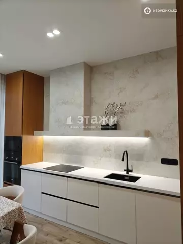 3-комнатная квартира, этаж 9 из 9, 90 м²