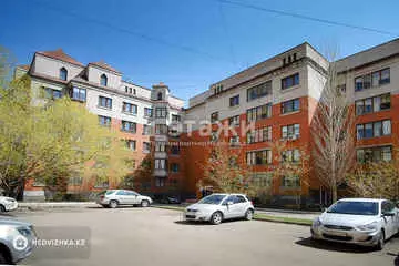 4-комнатная квартира, этаж 5 из 5, 106 м²