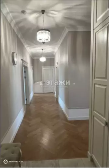 4-комнатная квартира, этаж 9 из 10, 120 м²