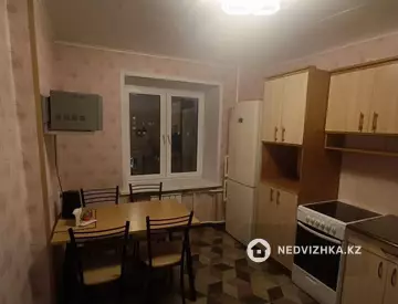 1-комнатная квартира, этаж 4 из 5, 40 м², на длительный срок