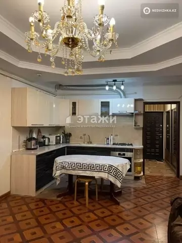 2-комнатная квартира, этаж 4 из 10, 73 м²