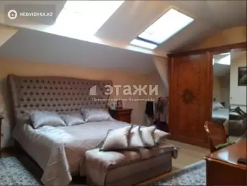 7-комнатная квартира, этаж 4 из 5, 371 м²