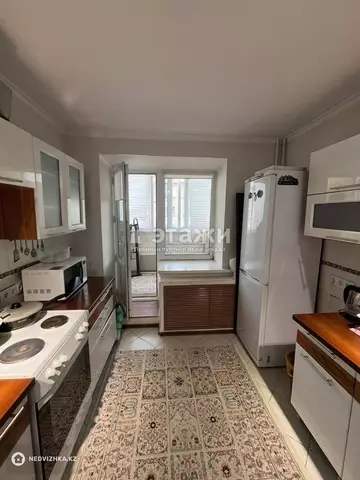 2-комнатная квартира, этаж 4 из 5, 60 м²