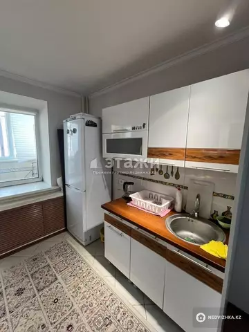 2-комнатная квартира, этаж 4 из 5, 60 м²