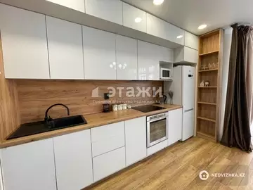 3-комнатная квартира, этаж 1 из 14, 70 м², на длительный срок