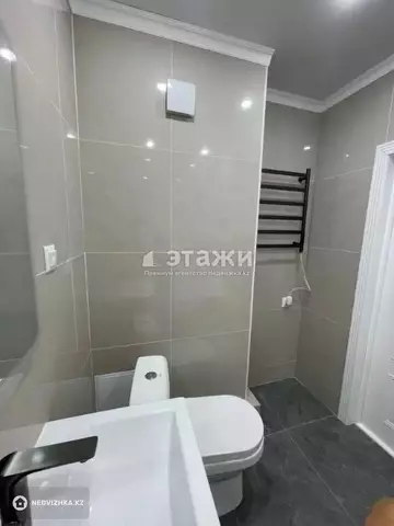 2-комнатная квартира, этаж 10 из 12, 64 м²