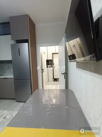 1-комнатная квартира, этаж 10 из 12, 38 м², на длительный срок