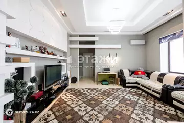 2-комнатная квартира, этаж 4 из 5, 74 м²