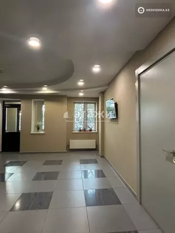 5-комнатная квартира, этаж 5 из 8, 260 м²