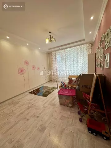 3-комнатная квартира, этаж 2 из 10, 121 м²