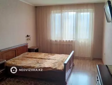 3-комнатная квартира, этаж 2 из 9, 100 м², на длительный срок