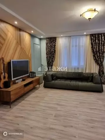 3-комнатная квартира, этаж 1 из 10, 133 м²