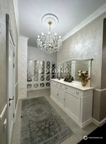 4-комнатная квартира, этаж 3 из 13, 126 м²