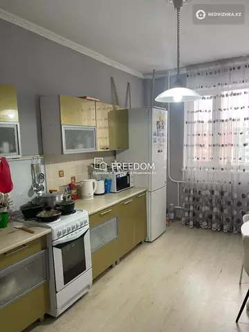 2-комнатная квартира, этаж 8 из 12, 64 м²