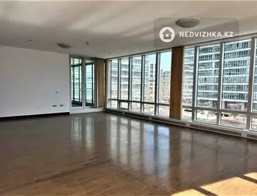 4-комнатная квартира, этаж 8 из 22, 204 м²