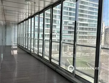 4-комнатная квартира, этаж 8 из 22, 204 м²