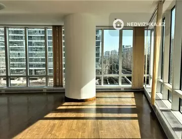 4-комнатная квартира, этаж 8 из 22, 204 м²