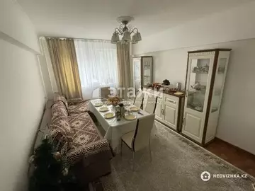 2-комнатная квартира, этаж 3 из 5, 52 м²