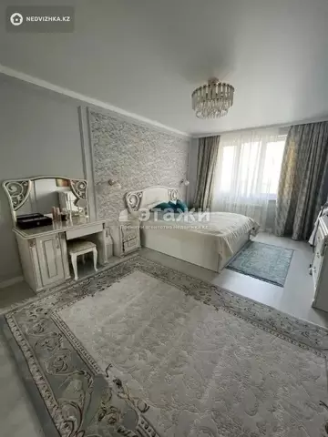 2-комнатная квартира, этаж 9 из 10, 90 м²