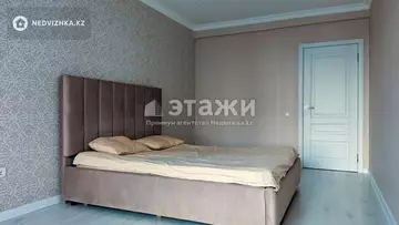 2-комнатная квартира, этаж 10 из 12, 80 м², на длительный срок