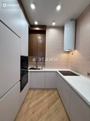 2-комнатная квартира, этаж 12 из 12, 60 м², на длительный срок